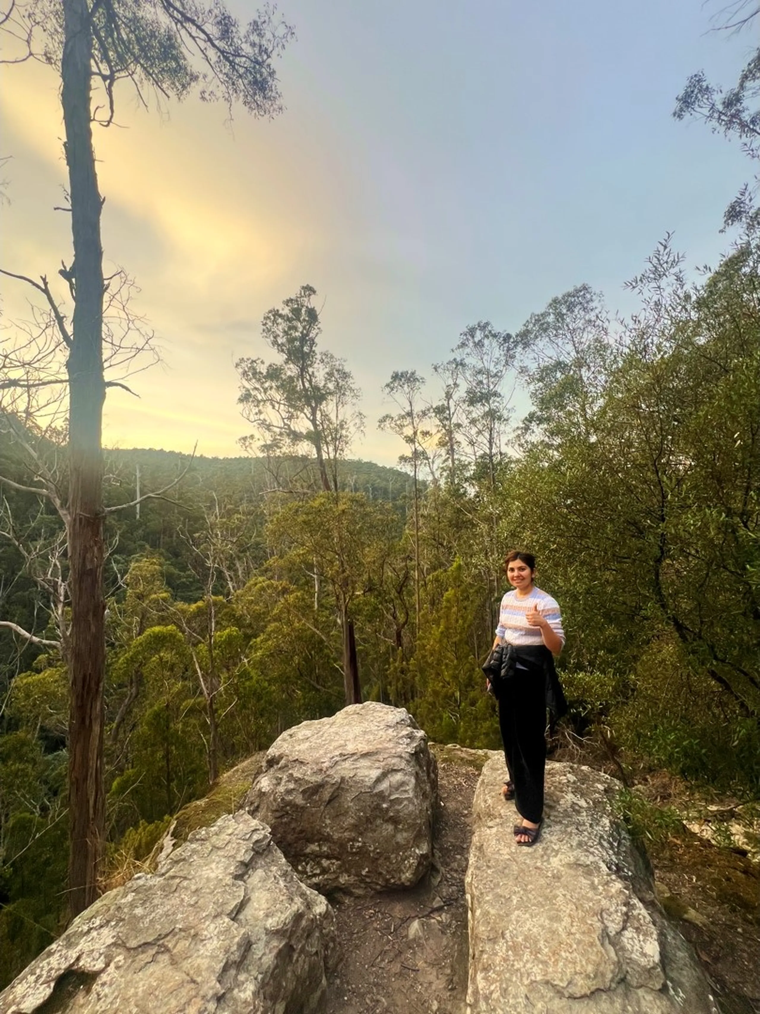 The drive from Kingston felt like a small adventure itself. As the paved roads slowly gave way to rough gravel near Snug, the evening sky glowed golden.

While most hikers were already returning, our little group was just stepping onto the trail, chasing the last light of the day.